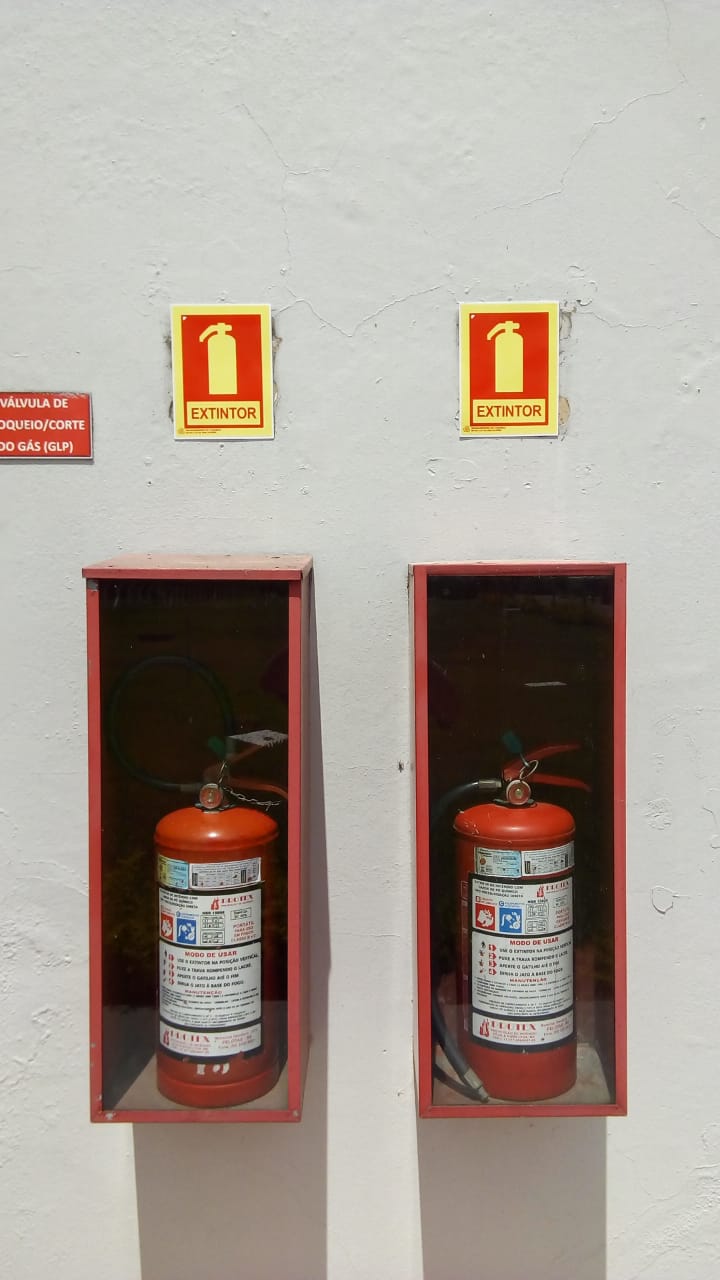 Extintores instalados em ambiente protegido pela Protex